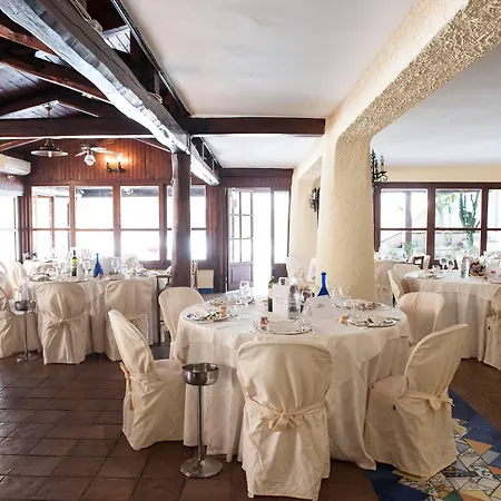 假日公园 Village 4*